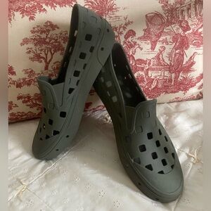 Vans Slip-on Trex Unisex in Olive Green.